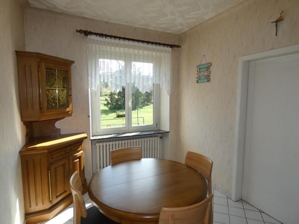 Maison de style sur un grand terrain