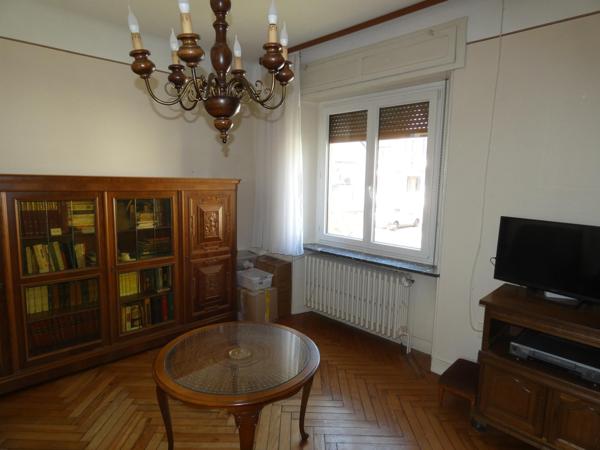 Maison de style sur un grand terrain