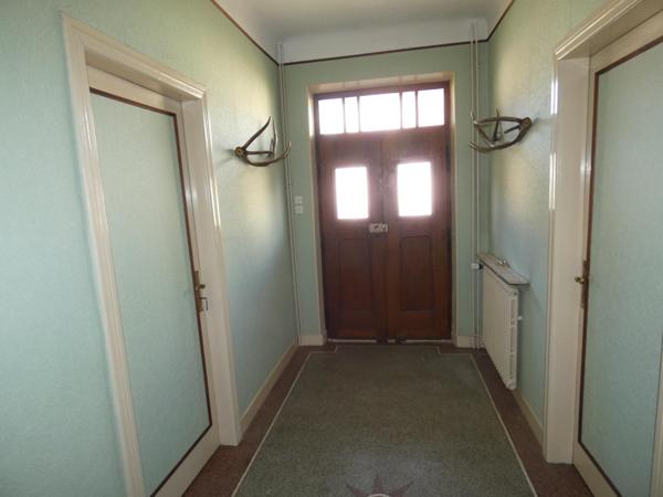 Maison de style sur un grand terrain