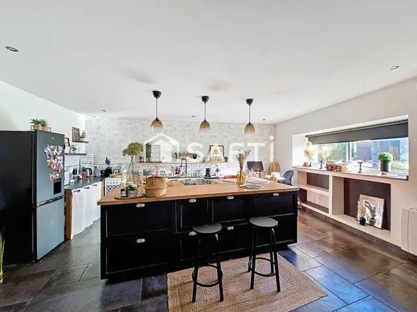 Charmante longère rénovée en cœur de village