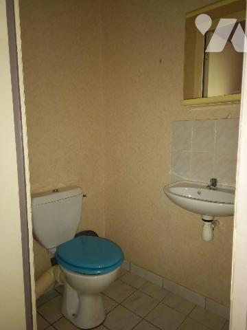 Plein centre, au calme, Maison de plain-pied construite en 1993, d'une surface de 82 m² compren...