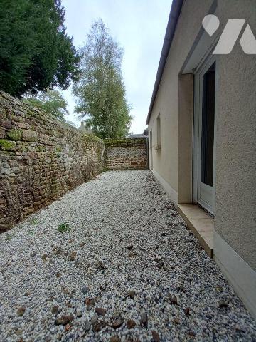 Plein centre, au calme, Maison de plain-pied construite en 1993, d'une surface de 82 m² compren...