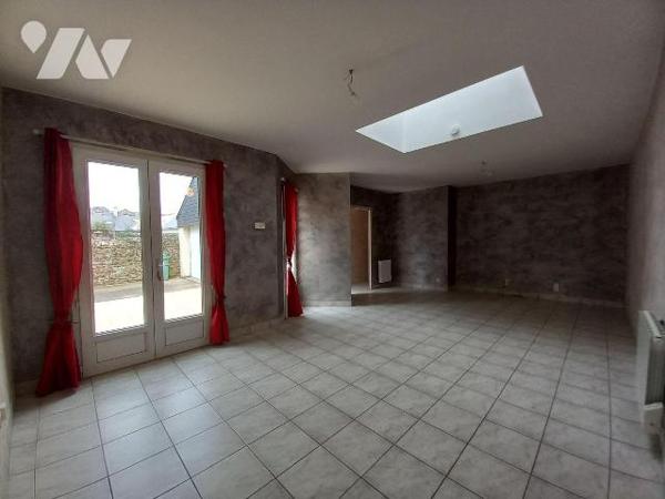 Plein centre, au calme, Maison de plain-pied construite en 1993, d'une surface de 82 m² compren...