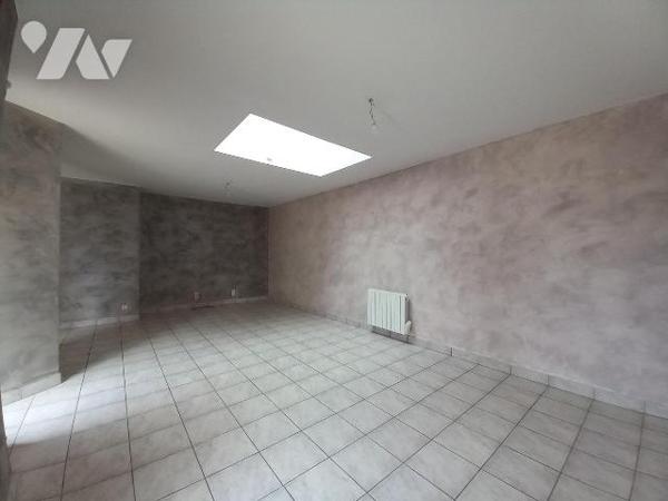 Plein centre, au calme, Maison de plain-pied construite en 1993, d'une surface de 82 m² compren...