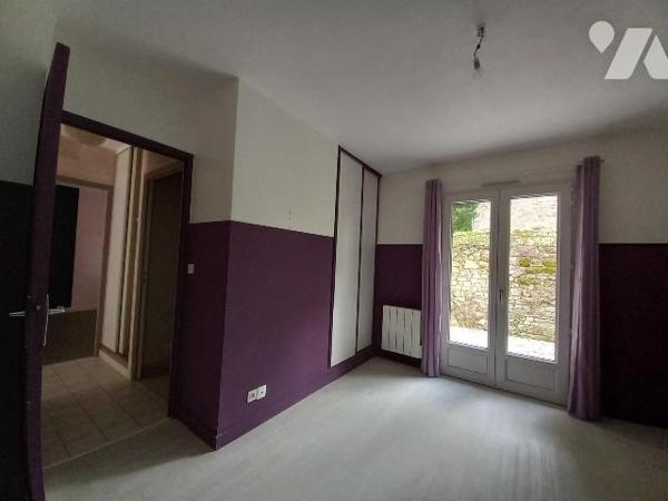 Plein centre, au calme, Maison de plain-pied construite en 1993, d'une surface de 82 m² compren...