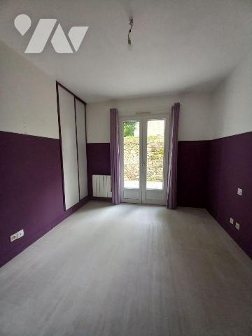 Plein centre, au calme, Maison de plain-pied construite en 1993, d'une surface de 82 m² compren...