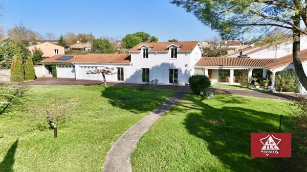 Maison avec vue sur la rivière, gîte et double garage. Saint-Sylvestre-sur-Lot (47140)