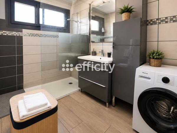 Maison
         3 pièces
        - 64 m² Exclusivité 270 000 € *