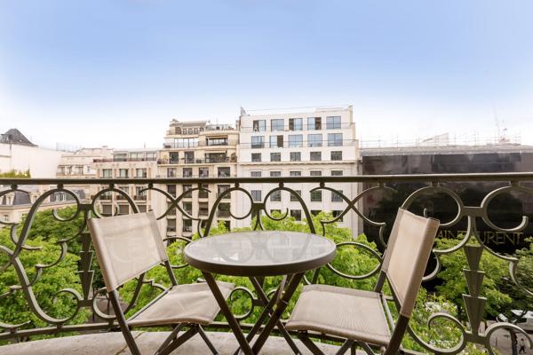 Location vide - Appartement  - Paris 75008-  97 m2 - 1 chambre - Avenue Montaigne