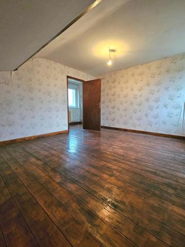 Maison individuelle de 3 chambres avec garage et grand terrain