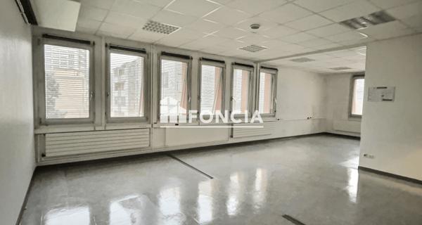 À vendre Local commercial 1338 m² - Vienne 38200
