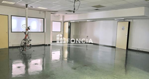 À vendre Local commercial 1338 m² - Vienne 38200