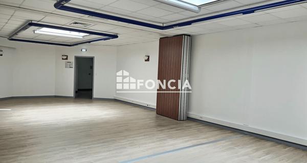 À vendre Local commercial 1338 m² - Vienne 38200