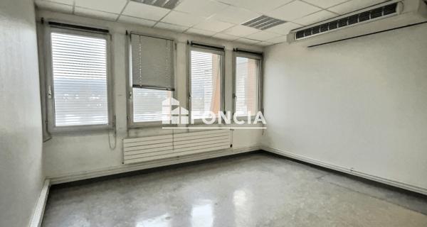 À vendre Local commercial 1338 m² - Vienne 38200