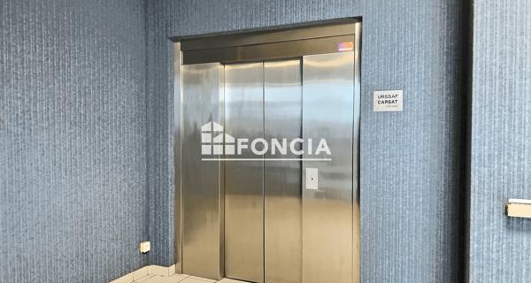 À vendre Local commercial 1338 m² - Vienne 38200