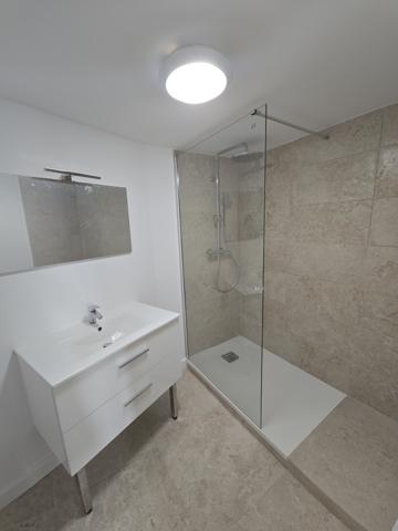 Appartement
         3 pièces
        - 42 m² 145 000 € *