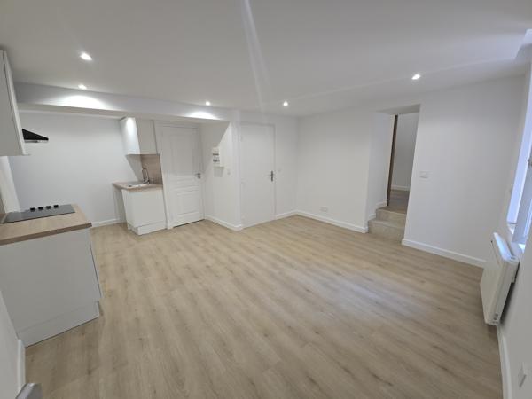 Appartement
         3 pièces
        - 42 m² 145 000 € *