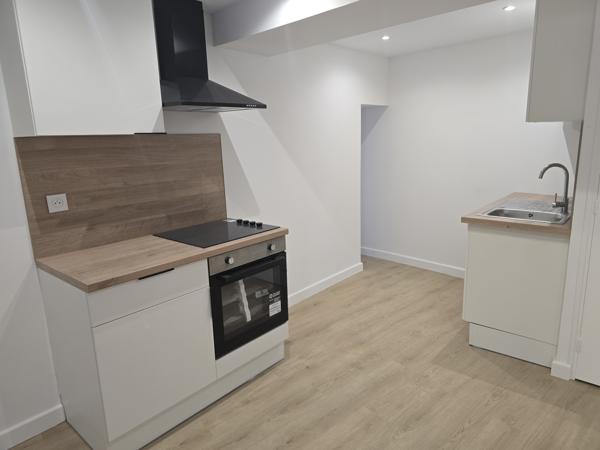 Appartement
         3 pièces
        - 42 m² 145 000 € *