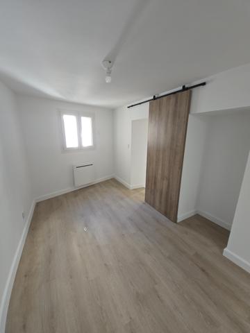 Appartement
         3 pièces
        - 42 m² 145 000 € *