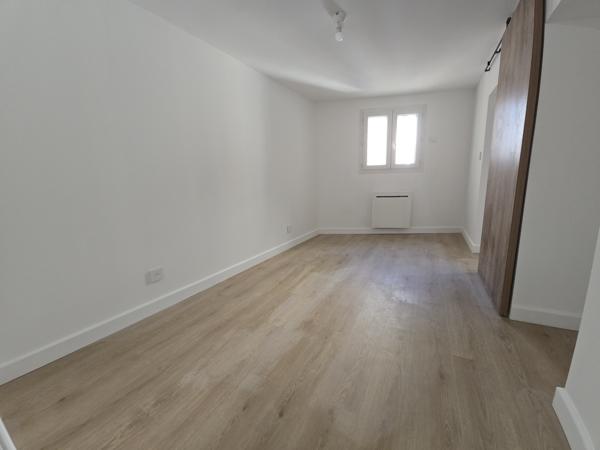 Appartement
         3 pièces
        - 42 m² 145 000 € *