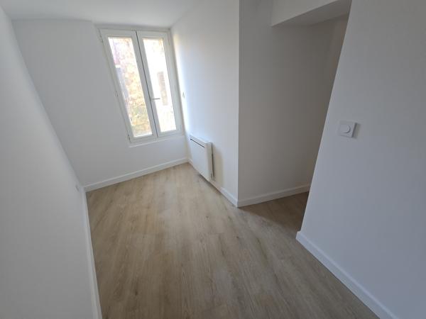 Appartement
         3 pièces
        - 42 m² 145 000 € *