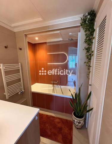 Appartement
         3 pièces
        - 66 m² Bien prestige 489 000 € *