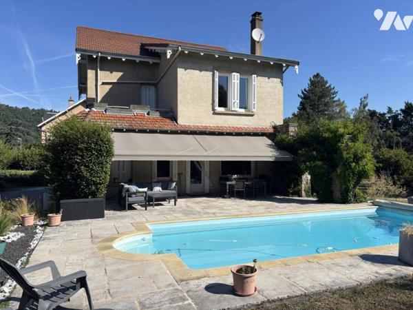 Maison bourgeoise rénovée de 280 m² hab avec piscine en centre bourg