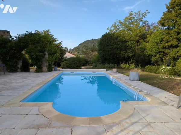 Maison bourgeoise rénovée de 280 m² hab avec piscine en centre bourg