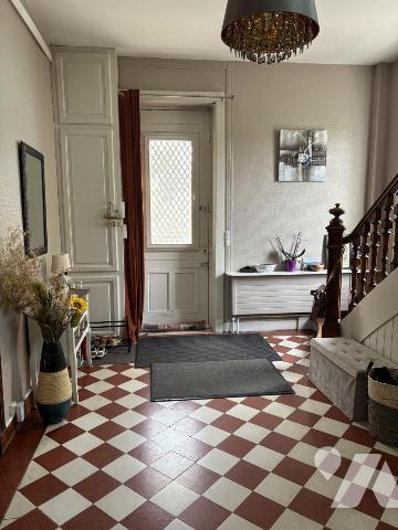 Maison bourgeoise rénovée de 280 m² hab avec piscine en centre bourg