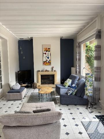 Maison bourgeoise rénovée de 280 m² hab avec piscine en centre bourg
