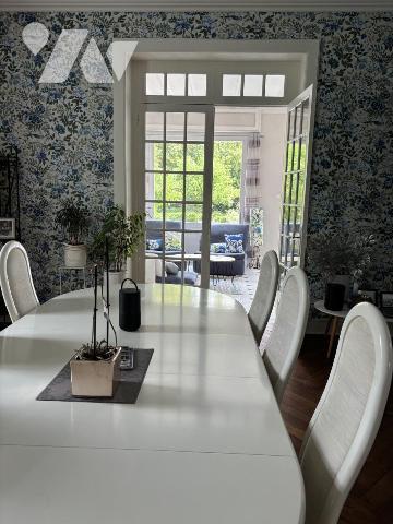 Maison bourgeoise rénovée de 280 m² hab avec piscine en centre bourg