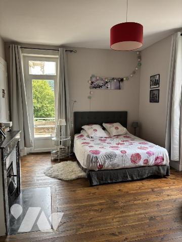 Maison bourgeoise rénovée de 280 m² hab avec piscine en centre bourg