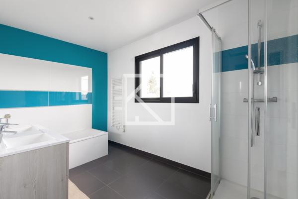 Maison contemporaine avec piscine