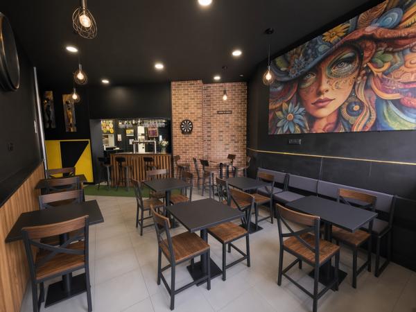 Fonds De Commerce
        
        - 172 m² 59 000 € *
