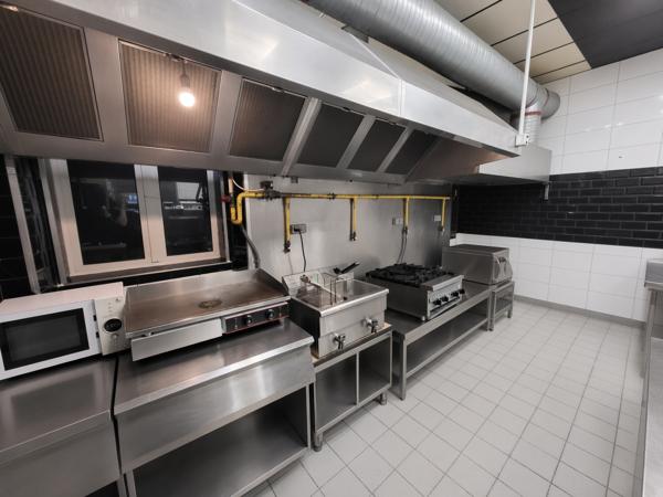 Fonds De Commerce
        
        - 172 m² 59 000 € *