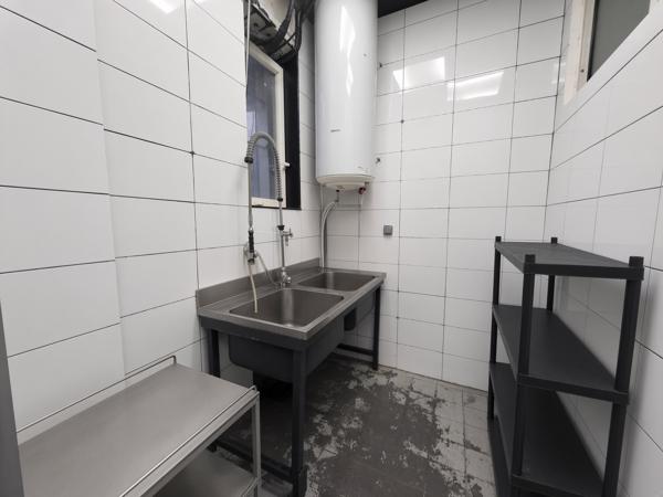 Fonds De Commerce
        
        - 172 m² 59 000 € *