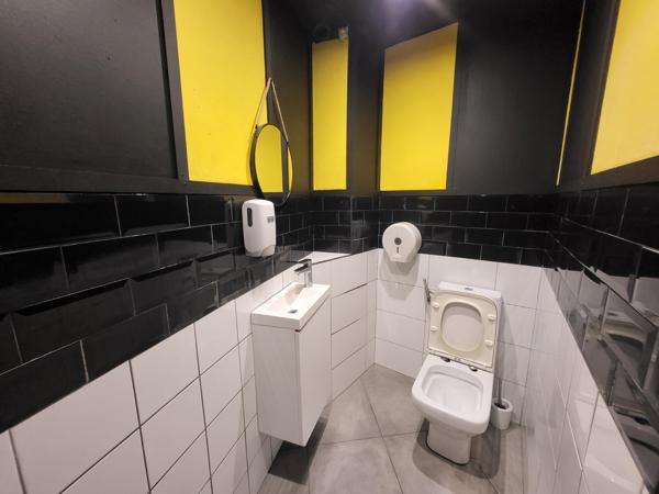 Fonds De Commerce
        
        - 172 m² 59 000 € *