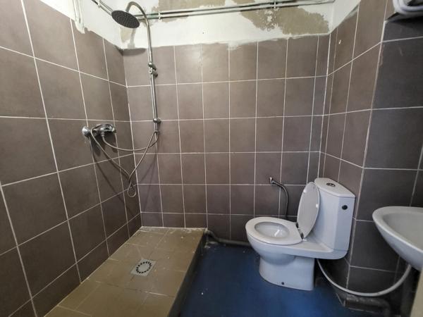 Fonds De Commerce
        
        - 172 m² 59 000 € *