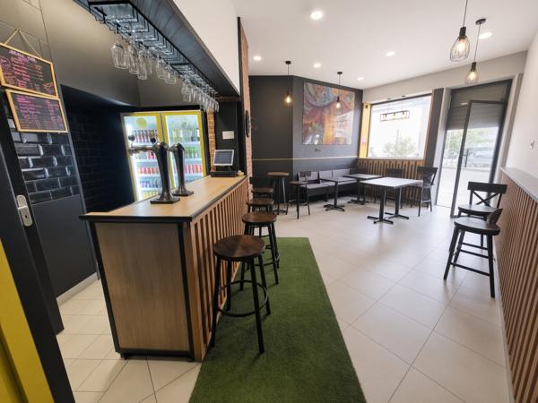 Fonds De Commerce
        
        - 172 m² 59 000 € *