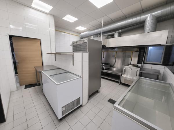 Fonds De Commerce
        
        - 172 m² 59 000 € *
