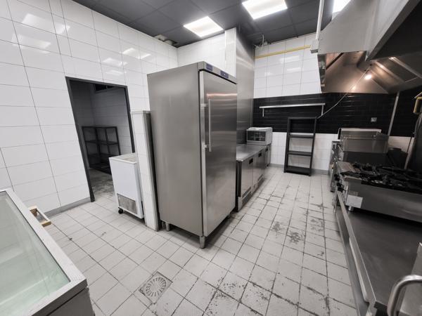 Fonds De Commerce
        
        - 172 m² 59 000 € *