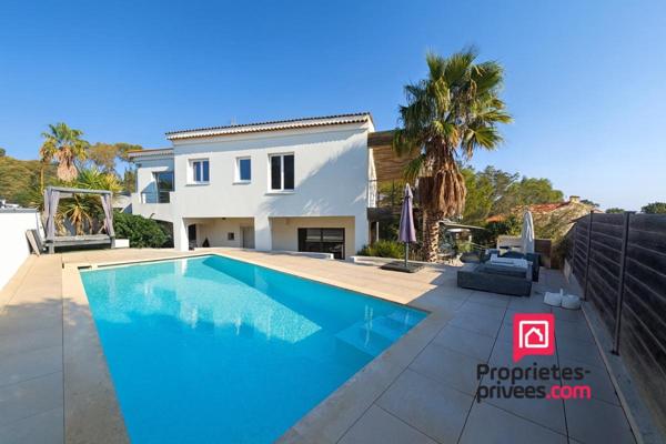 Villa Saint Aygulf 9 pièces -255 m2- VUE MER- PISCINE- GARAGE
