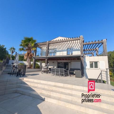 Villa Saint Aygulf 9 pièces -255 m2- VUE MER- PISCINE- GARAGE