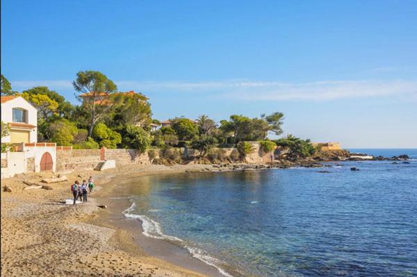 Villa Saint Aygulf 9 pièces -255 m2- VUE MER- PISCINE- GARAGE