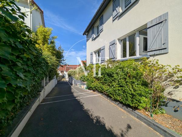 Maison
         5 pièces
        - 160 m² Exclusivité 899 000 € *