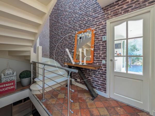 Maison
         5 pièces
        - 160 m² Exclusivité 899 000 € *