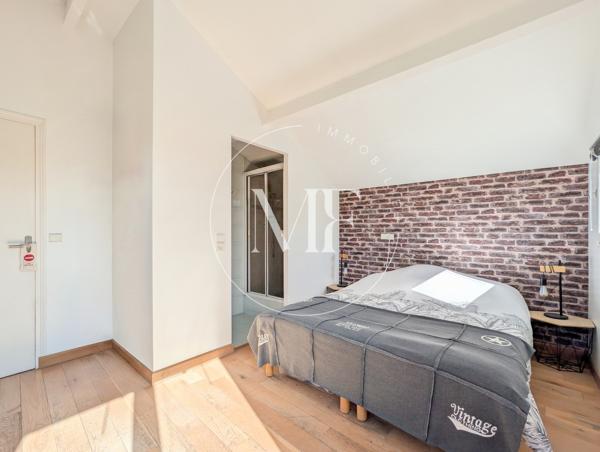 Maison
         5 pièces
        - 160 m² Exclusivité 899 000 € *