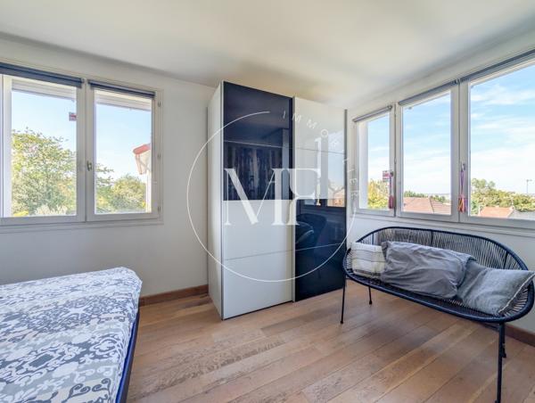 Maison
         5 pièces
        - 160 m² Exclusivité 899 000 € *