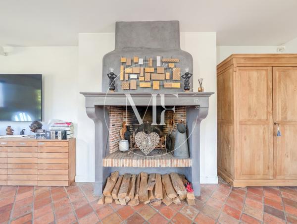 Maison
         5 pièces
        - 160 m² Exclusivité 899 000 € *