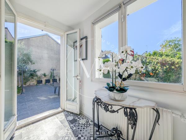 Maison
         5 pièces
        - 160 m² Exclusivité 899 000 € *